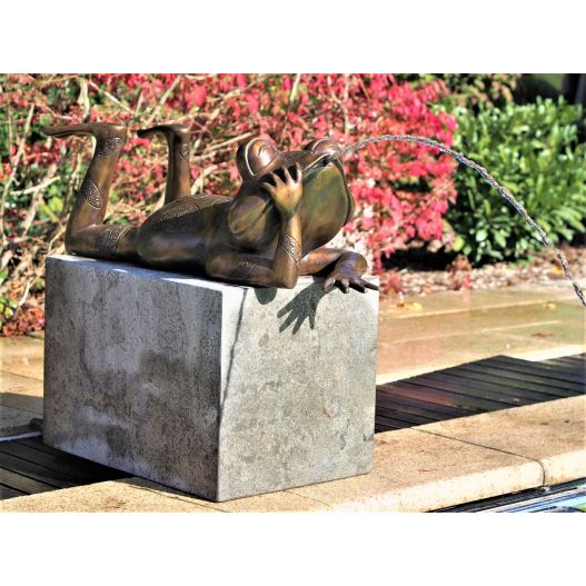 Photo Statue Bronze Genouille Couchant